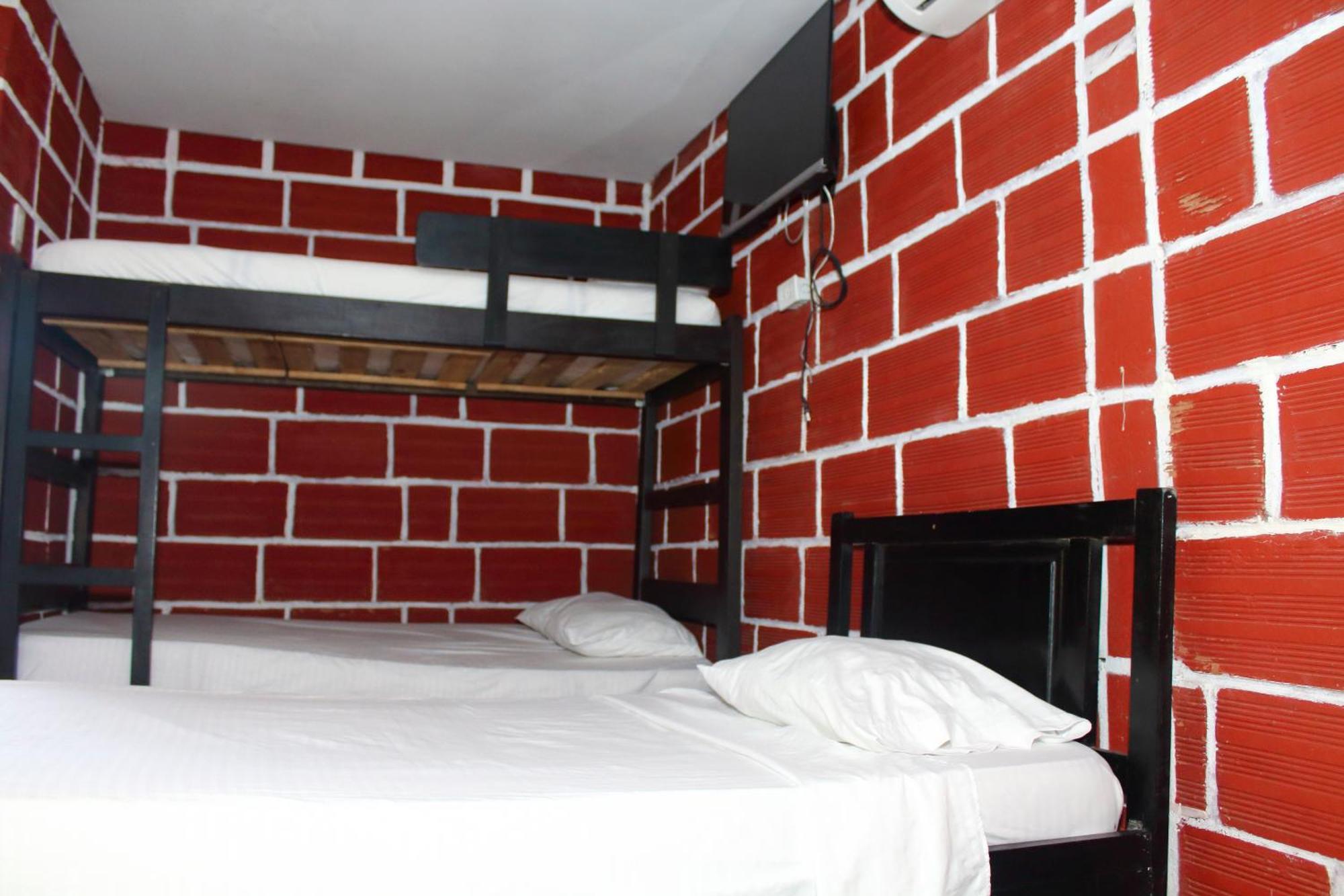 Single Bed Mixed Dormitory Room